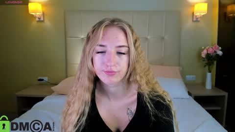 Snapshot of stacy_riiver chatting on 24, 9, 2025 Stacy Mon Tue Wed Thu Fri Sun GMT GMT 3 1000am - 0400pm  online show from 24, 9, 2025