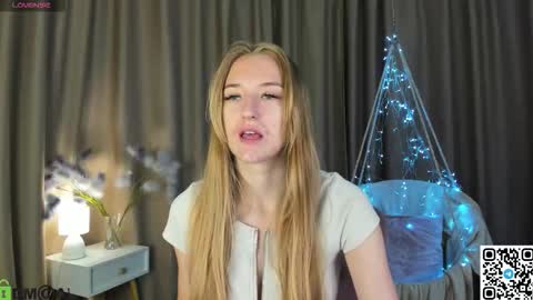 Snapshot of stacy_riiver chatting on 30, 9, 2025 Stacy Mon Tue Wed Thu Fri Sun GMT GMT 3 1000am - 0400pm  online show from 30, 9, 2025