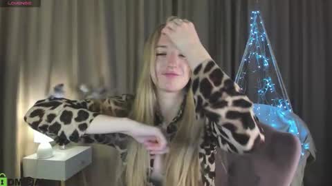 Snapshot of stacy_riiver chatting on 3, 10, 2025 Stacy Mon Tue Wed Thu Fri Sun GMT GMT 3 1000am - 0400pm  online show from 3, 10, 2025