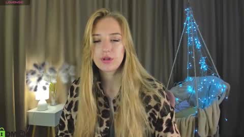 Snapshot of stacy_riiver chatting on 12, 10, 2025 Stacy Mon Tue Wed Thu Fri Sun GMT GMT 3 1000am - 0400pm  online show from 12, 10, 2025