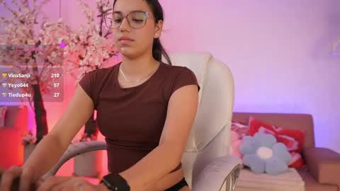 stacycooper_ online show from 22, 4, 2026