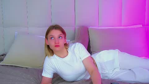 Snapshot of stacyevancesss chatting on 3, 7, 2026 StacyEvances online show from 3, 7, 2026