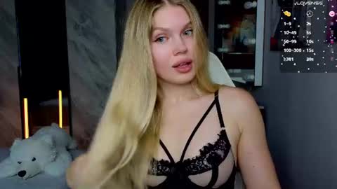 Snapshot of starlight_2004 chatting on 26, 7, 2026 Caroline online show from 26, 7, 2026