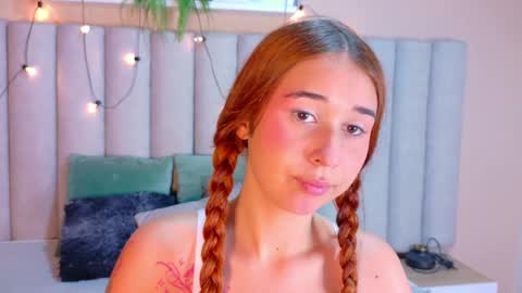 Snapshot of starrmoon__ chatting on 2, 6, 2026 M O O N online show from 2, 6, 2026