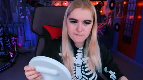 stef_nicks online show from 31, 10, 2025