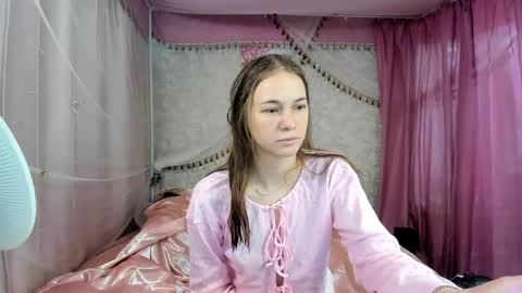 Snapshot of stefan_leila_bambi chatting on 25, 5, 2026 stefan_leila_bambi online show from 25, 5, 2026