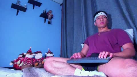 Snapshot of stefann_salvatore chatting on 5, 1, 2025 Stefann Salvatore online show from 5, 1, 2025