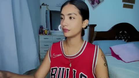 Im MiaIts my first day here  online show from 13, 10, 2025