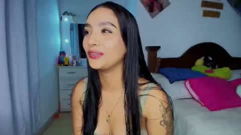 Im MiaIts my first day here  online show from 16, 10, 2025