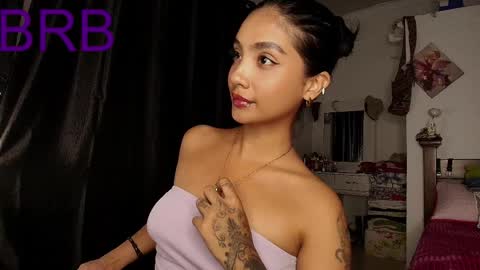Im MiaIts my first day here  online show from 18, 10, 2025