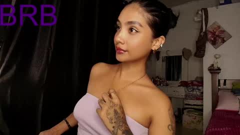 Im MiaIts my first day here  online show from 20, 10, 2025