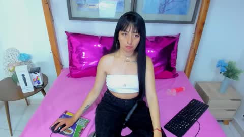 Snapshot of stefany_sweety chatting on 15, 12, 2025 --Estefay-- online show from 15, 12, 2025