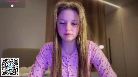 STEFI  Streams every day from 10 PM GTM1  online show from 17, 5, 2026