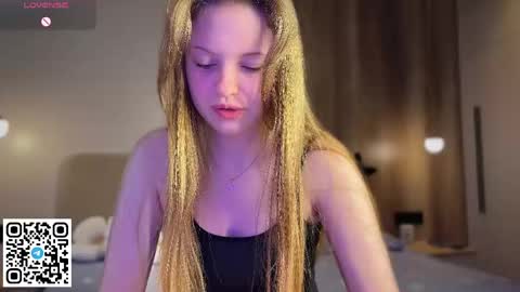 STEFI  Streams every day from 10 PM GTM1  online show from 25, 5, 2026