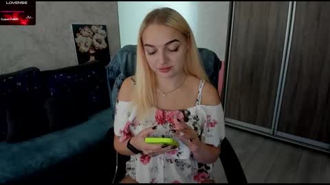 Snapshot of stella__cox chatting on 14, 9, 2025 Stella  Cox online show from 14, 9, 2025