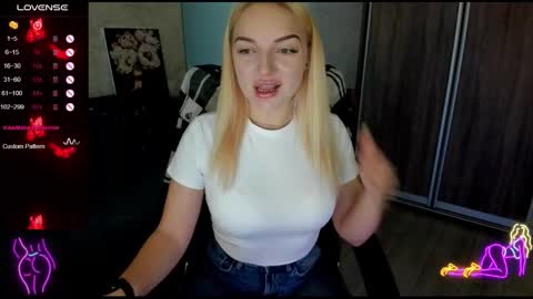 Snapshot of stella__cox chatting on 15, 9, 2025 Stella  Cox online show from 15, 9, 2025