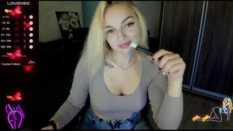 Snapshot of stella__cox chatting on 20, 9, 2025 Stella  Cox online show from 20, 9, 2025