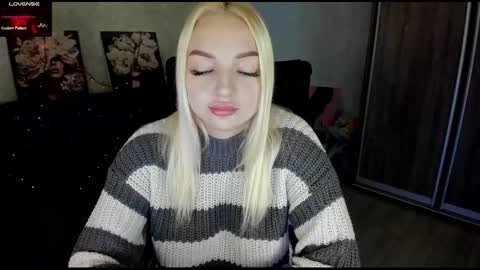 Snapshot of stella__cox chatting on 23, 10, 2025 Stella  Cox online show from 23, 10, 2025