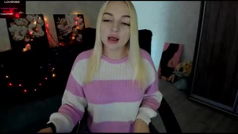 Snapshot of stella__cox chatting on 26, 10, 2025 Stella  Cox online show from 26, 10, 2025