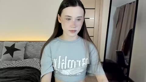 stella_sunny online show from 3, 3, 2026