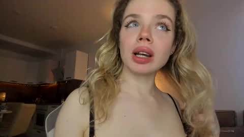 Snapshot of stella_vans chatting on 13, 2, 2025 Asella online show from 13, 2, 2025