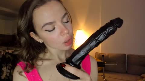 Snapshot of stella_vans chatting on 11, 11, 2025 Asella online show from 11, 11, 2025