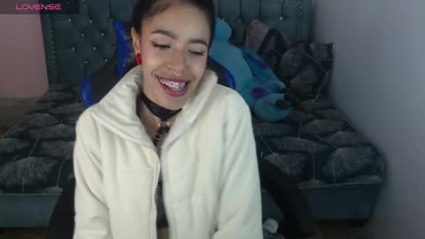 Stephania online show from 1, 2, 2025