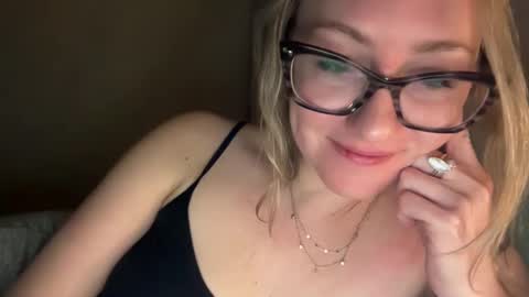 StevieGirl4U online show from 1, 2, 2025