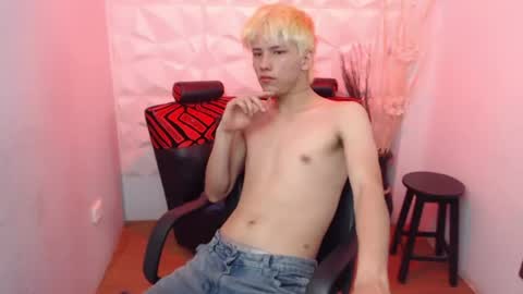 Snapshot of stich_23 chatting on 27, 6, 2026 Stich online show from 27, 6, 2026