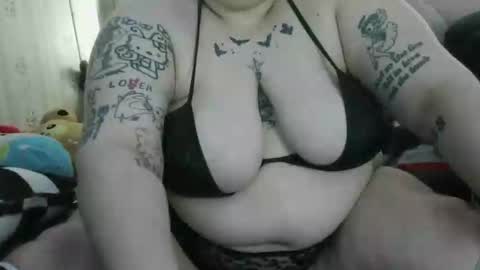 Snapshot of stonedbbw01 chatting on 19, 11, 2025 stonedbbw01 online show from 19, 11, 2025