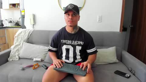 Snapshot of straight__friends chatting on 9, 5, 2026 straight__friends online show from 9, 5, 2026