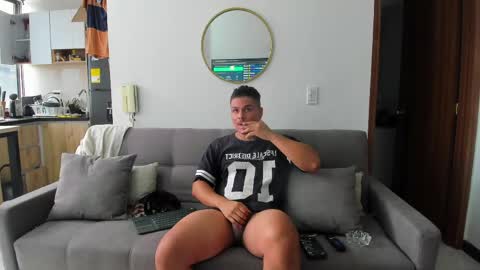 Snapshot of straight__friends chatting on 10, 5, 2026 straight__friends online show from 10, 5, 2026