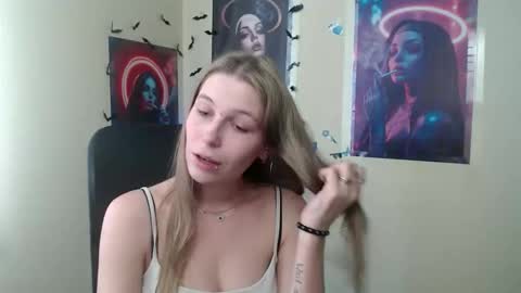 Snapshot of stranger_giirl chatting on 11, 5, 2026 Amalia online show from 11, 5, 2026