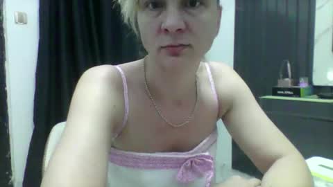 Snapshot of strawberry410161 chatting on 25, 2, 2026 STRAWBERRY-GEM online show from 25, 2, 2026