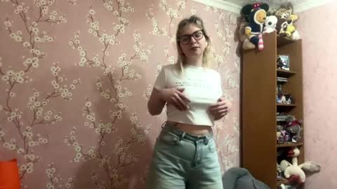 Snapshot of stuffysoft chatting on 15, 5, 2026 Anna online show from 15, 5, 2026
