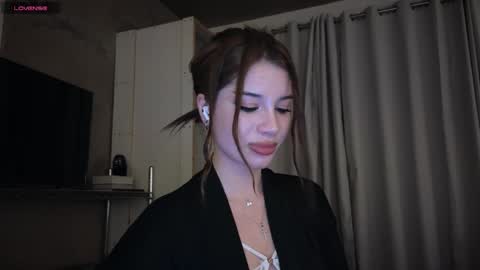 Snapshot of stuirt chatting on 5, 5, 2026 Sofa online show from 5, 5, 2026