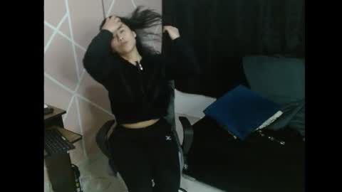 Snapshot of submissiveemily chatting on 7, 10, 2025 submissiveemily online show from 7, 10, 2025