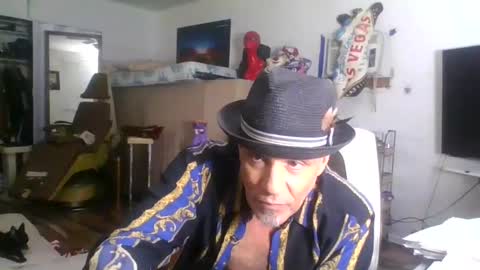 SUCKITU812 online show from 17, 2, 2025