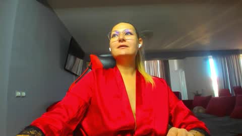 May online show from 20, 10, 2025