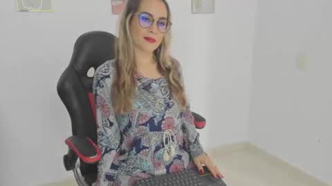 sugar_milff online show from 28, 11, 2025