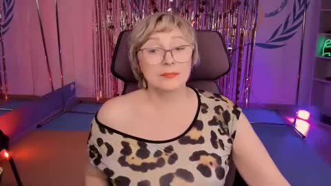 Vivien online show from 28, 2, 2025