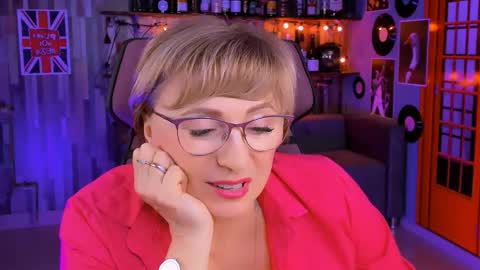 Vivien online show from 8, 10, 2025