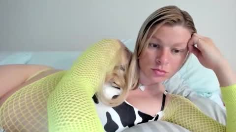 Snapshot of sukimeelong chatting on 2, 6, 2026 sukimeelong online show from 2, 6, 2026