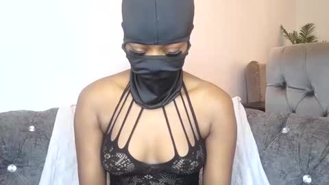 Snapshot of sultryaura chatting on 8, 10, 2025 maskedtemptress online show from 8, 10, 2025