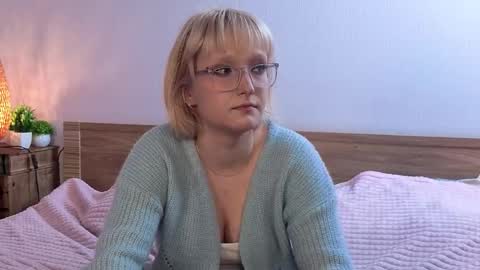 Snapshot of sumikomanes chatting on 1, 12, 2025 Karen online show from 1, 12, 2025