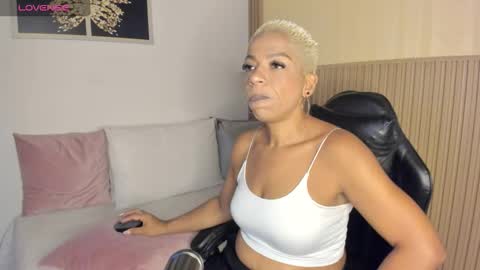 Snapshot of summer_night_ chatting on 19, 10, 2025 Summer online show from 19, 10, 2025