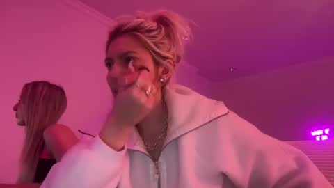 summerclarke2 online show from 26, 9, 2025