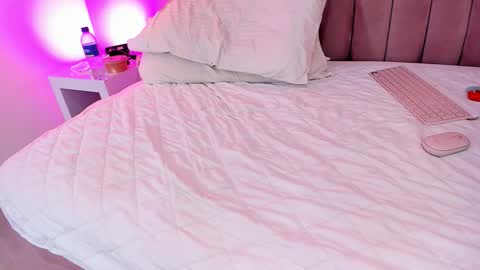 Snapshot of sunnypage chatting on 19, 10, 2025 online show from 19, 10, 2025