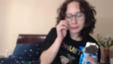 Snapshot of sunshinehella chatting on 2, 2, 2025 Hella online show from 2, 2, 2025