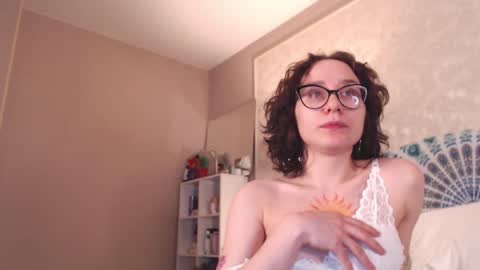 Snapshot of sunshinehella chatting on 6, 2, 2025 Hella online show from 6, 2, 2025